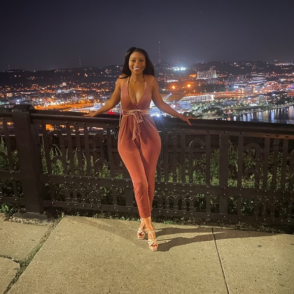 Express Velvet Jumpsuit 2 Pink Plunge Neckline Wrap Tie Cropped - Picture 1 of 4